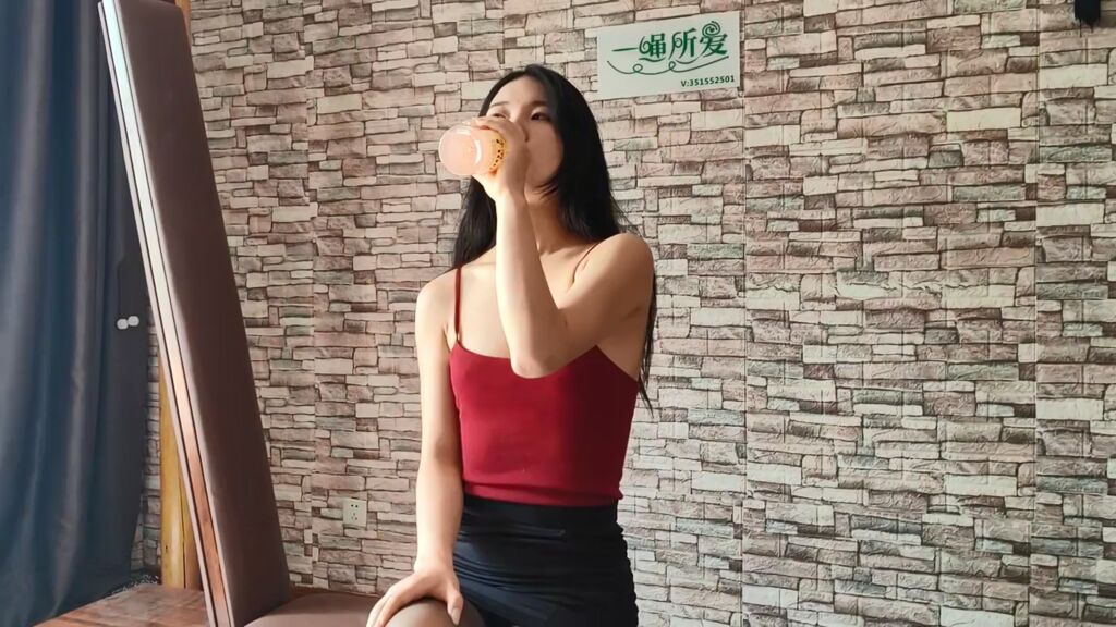 一绳所爱，黑色裙子显瘦！