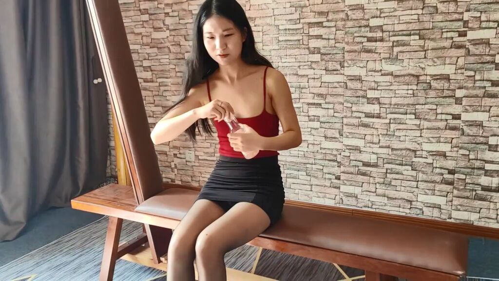 一绳所爱，黑色裙子显瘦！