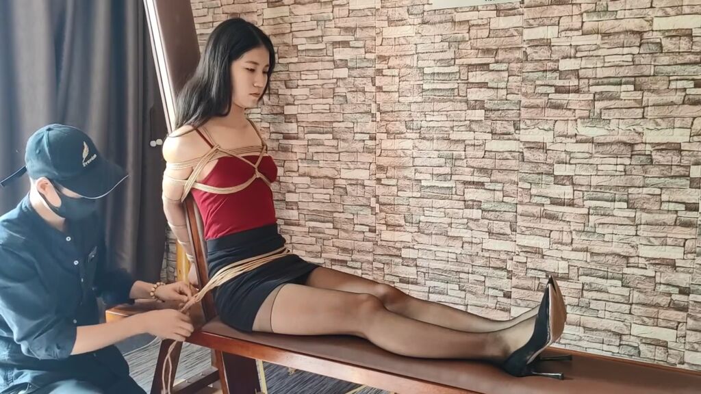 一绳所爱，黑色裙子显瘦！