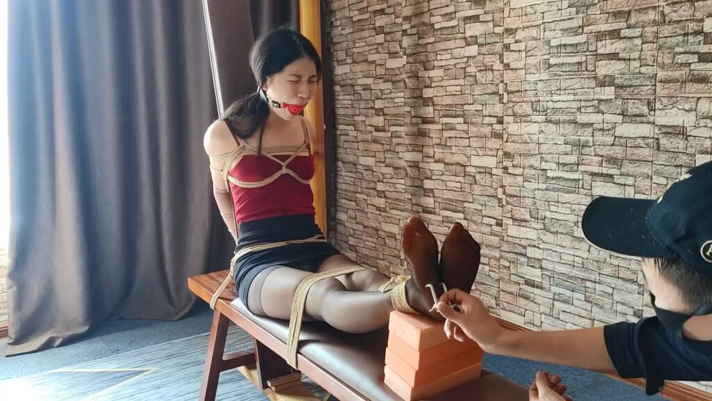 一绳所爱，黑色裙子显瘦！