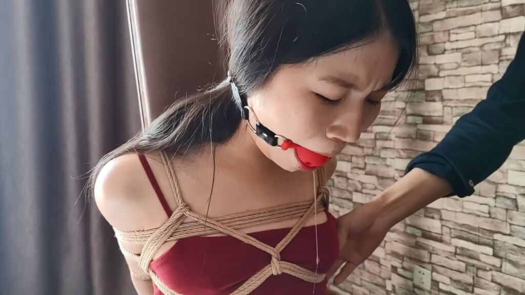 一绳所爱，黑色裙子显瘦！