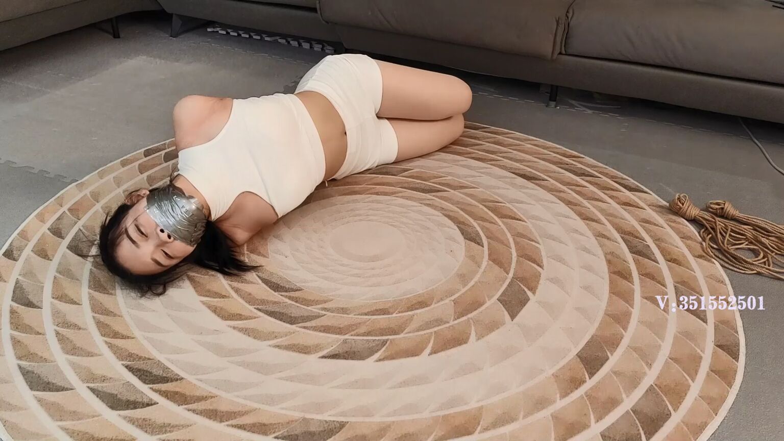 一绳所爱，白色裙子好看！