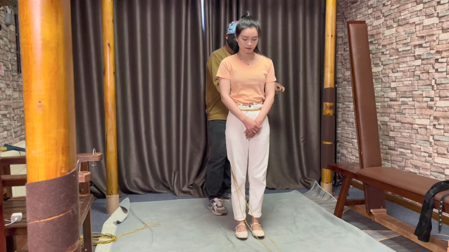 JS原创，白色裤子挺好看的！