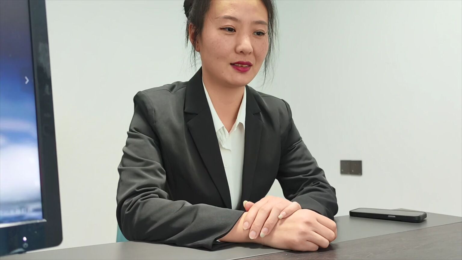 奥特曼也很酷，黑色西服真好看！